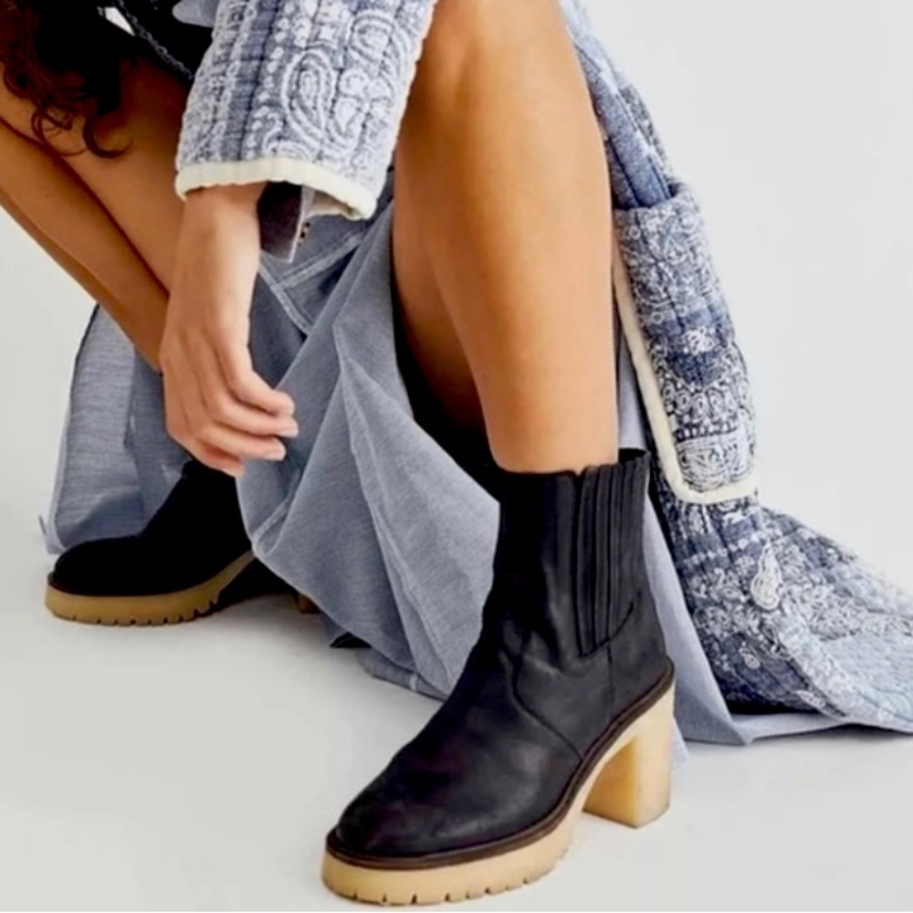 Free People James Chelsea Boots ✨ Black Leather Size 8.5 | 38.5 | heeled - Picture 2 of 16